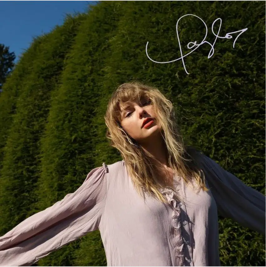 Album with Taylor Swift's Digital Signature