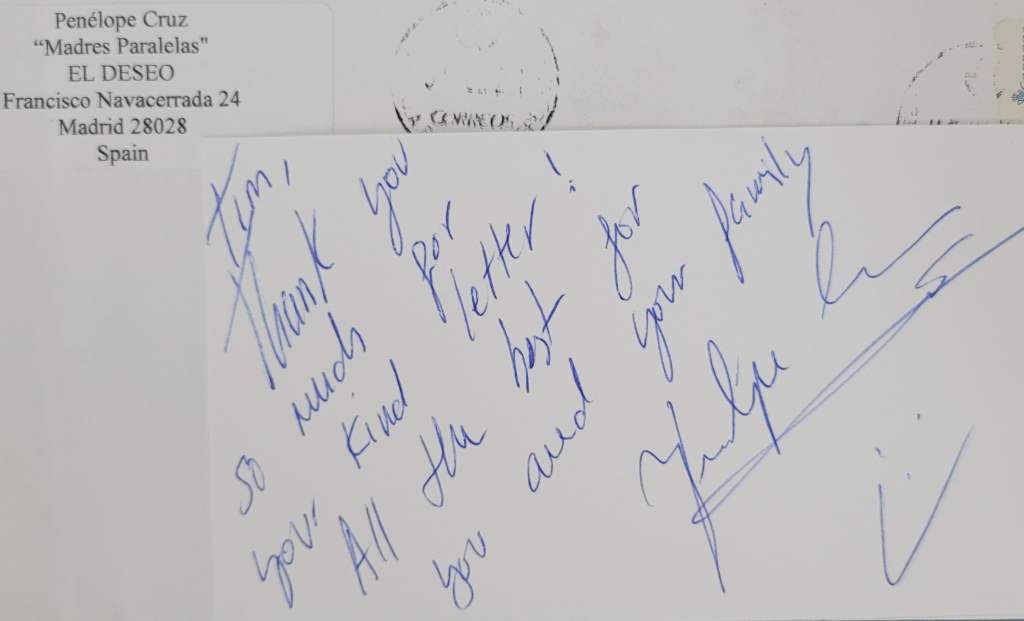 Penelope Cruz signed an index card via the set of "Madres Paralelas" 