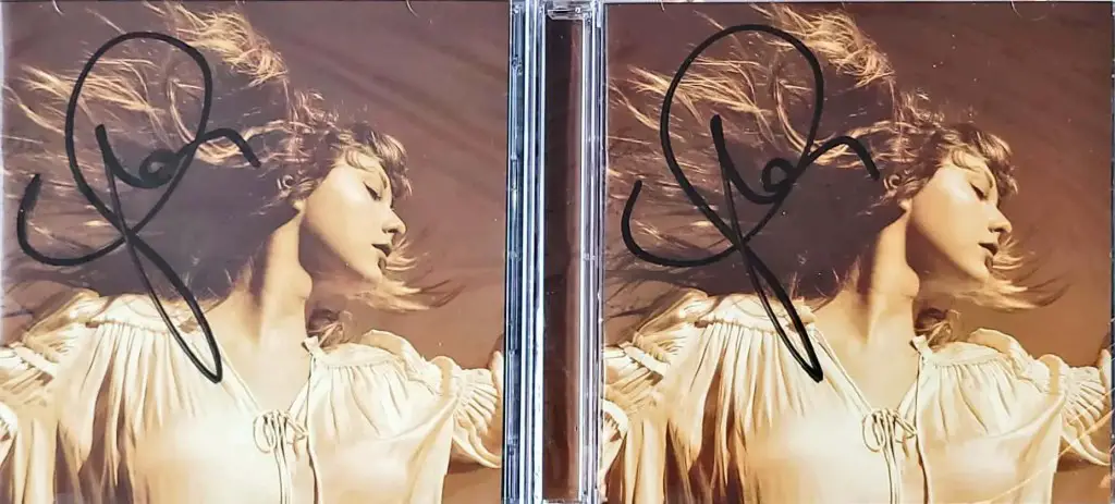 Autographs: CDs signed by Taylor Swift
