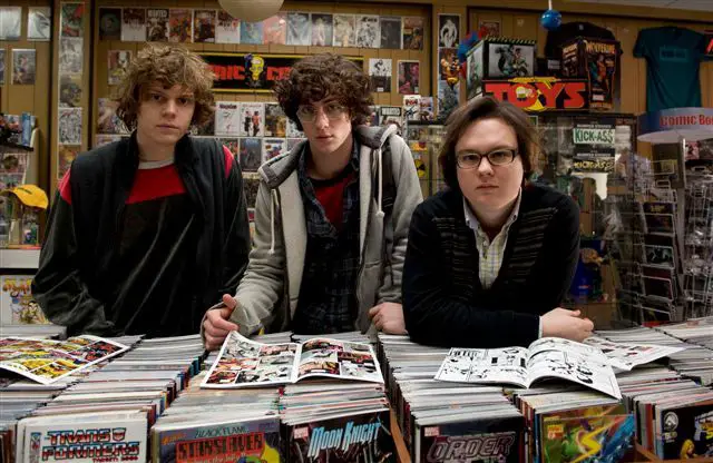 Still of Evan Peters, Clark Duke and Aaron Taylor-Johnson in Kick-Ass