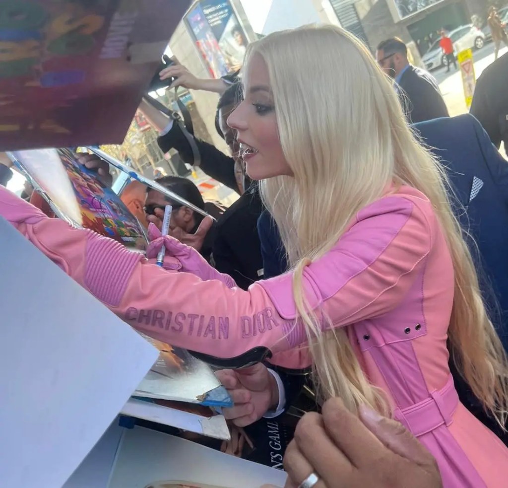 Anya Taylor-Joy Signing Autographs at Super Mario Movie premiere. 