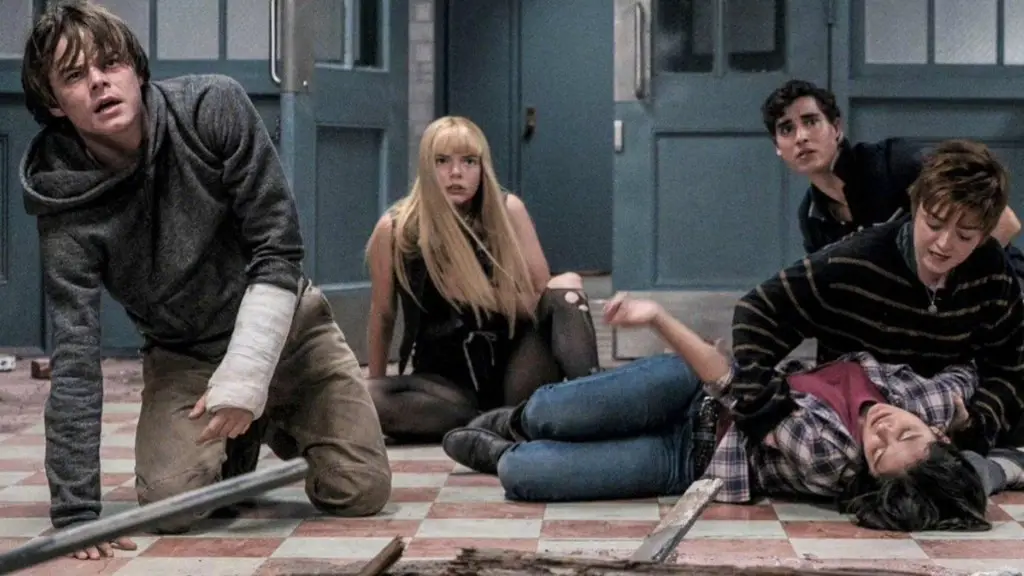 Still of Anya Taylor-Joy, Maisie Williams, Charlie Heaton, Henrique Zaga and Blu Hunt in The New Mutants