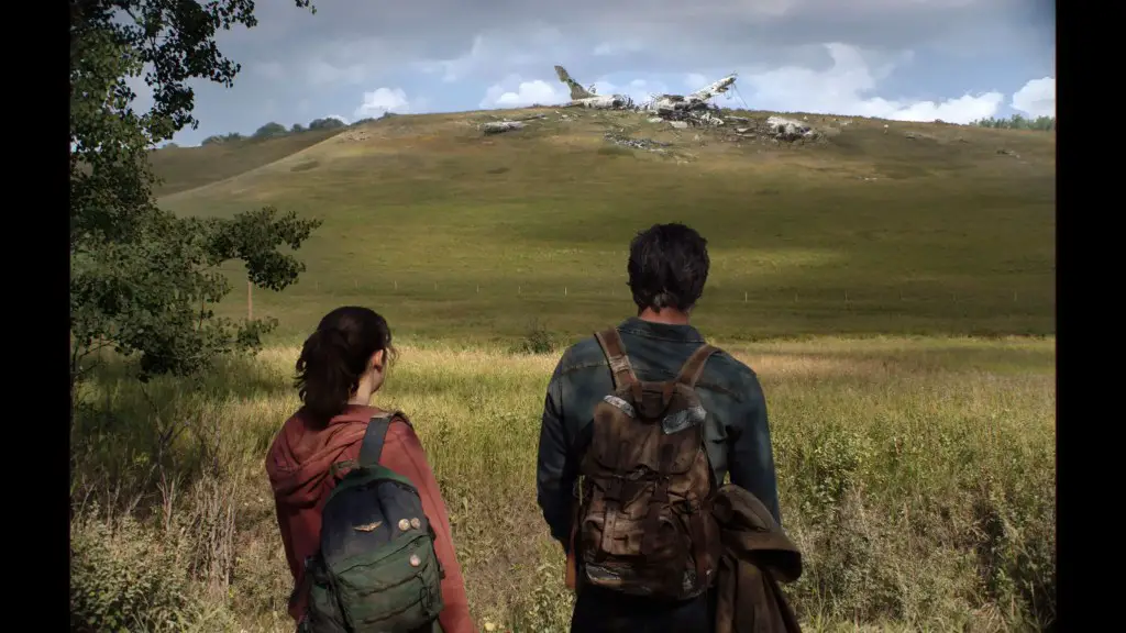 Still of Pedro Pascal and Bella Ramsey in The Last of Us