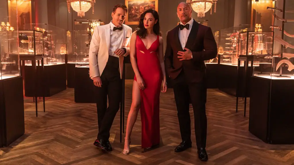 Still of Ryan Reynolds, Dwayne Johnson and Gal Gadot in Red Notice