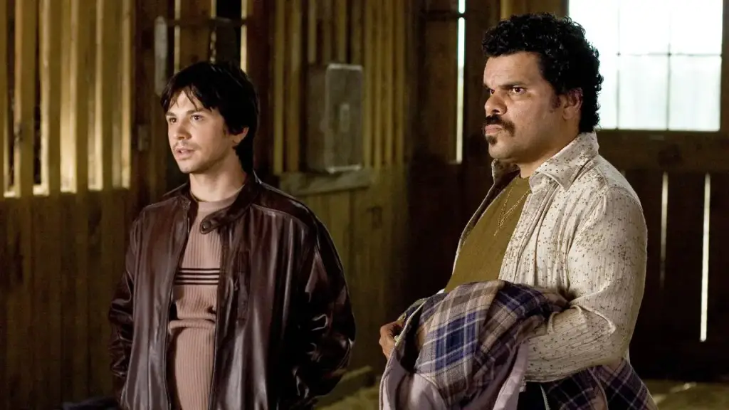 Still of Luis Guzmán and Freddy Rodríguez in Dreamer