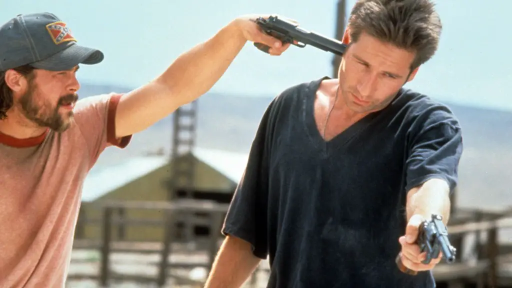 Still of David Duchovny and Brad Pitt in Kalifornia