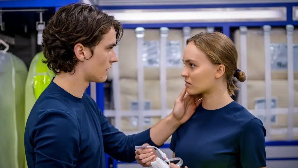 Still of Lily-Rose Depp and Fionn Whitehead in Voyagers