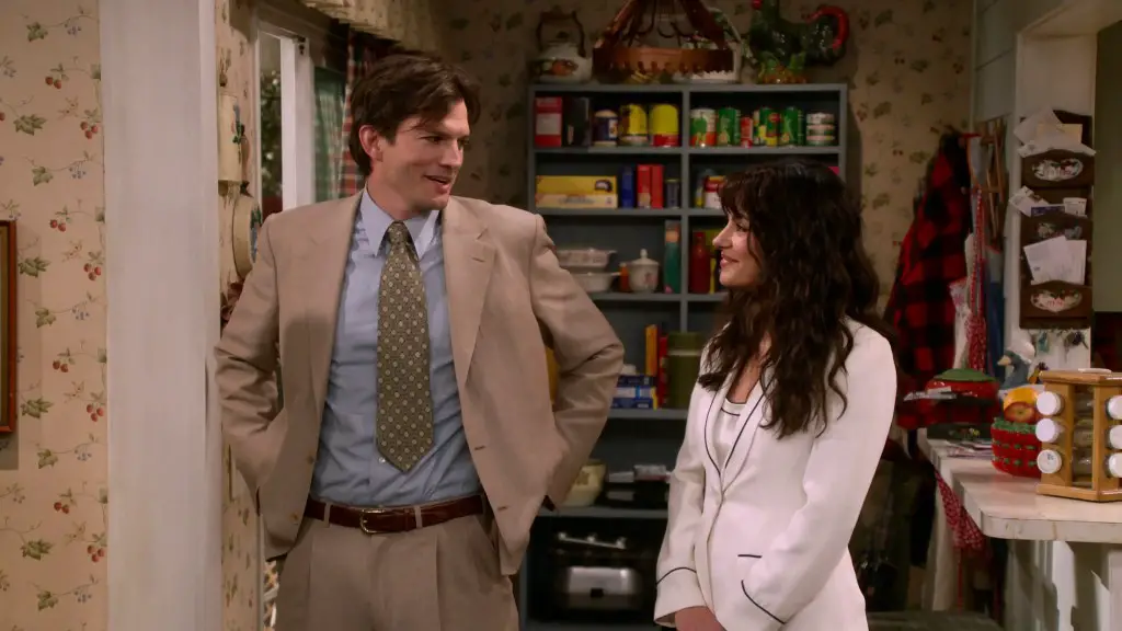 Still of Ashton Kutcher and Mila Kunis in That '90s Show and That '90s Pilot