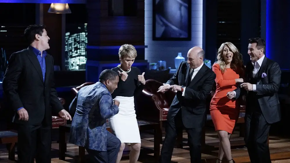 Still of Barbara Corcoran, Mark Cuban, Daymond John, Robert Herjavec, Kevin O'Leary and Lori Greiner in Shark Tank and Episode #8.1