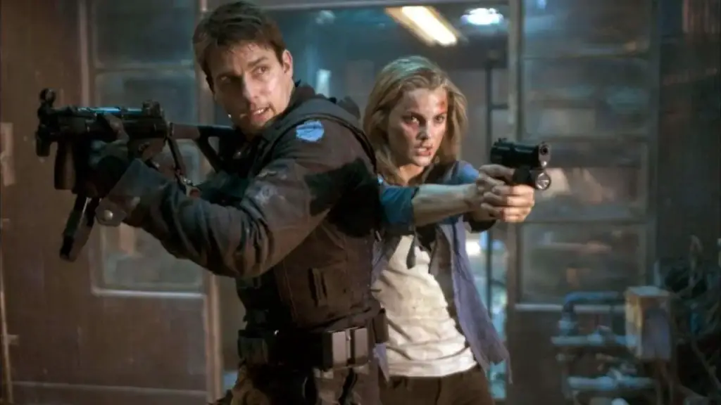 Still of Keri Russell and Tom Cruise in Mission: Impossible III