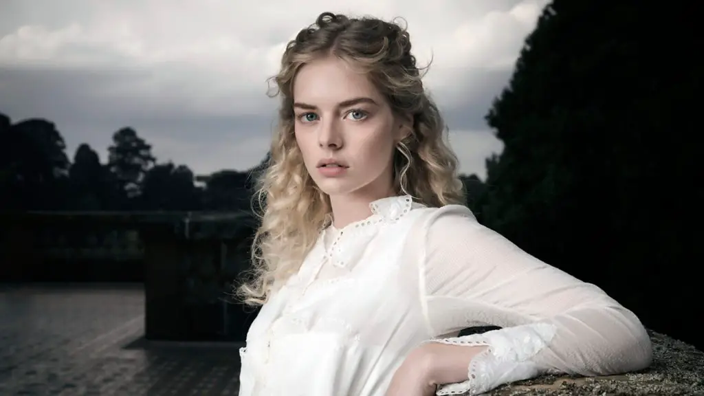 Still of Samara Weaving in Picnic at Hanging Rock