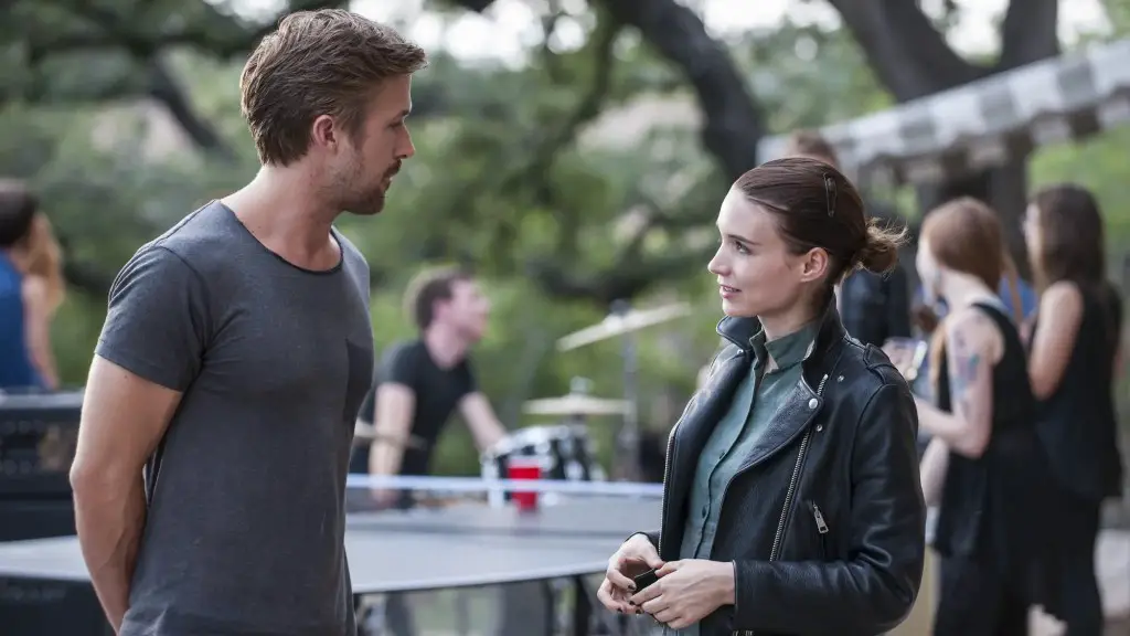 Still of Rooney Mara and Ryan Gosling in Song to Song