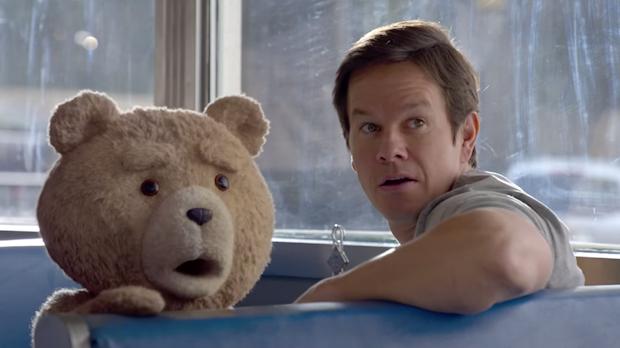 Still of Mark Wahlberg and Seth MacFarlane in Ted 2
