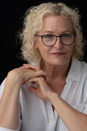 Photo of Elizabeth Dennehy