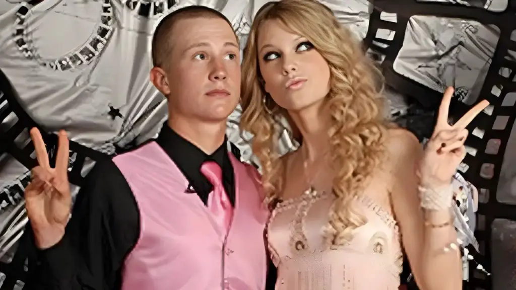 Taylor Swift at Prom