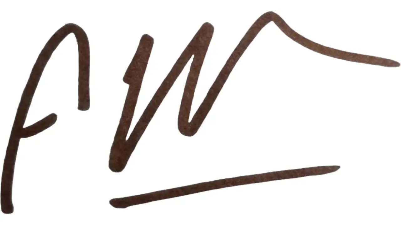 Signature of Freddie Highmore