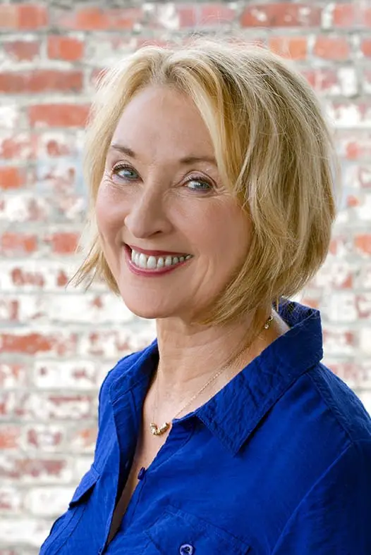 Photo of Lorri Holt