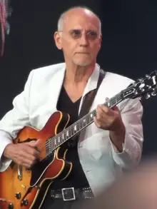 Photo of Larry Carlton