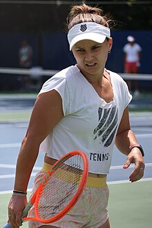 Photo of Lauren Davis