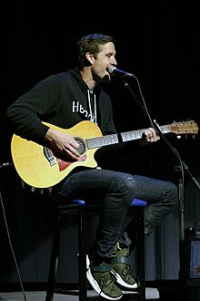 Photo of Walker Hayes