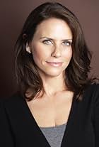 Photo of Amy Landecker