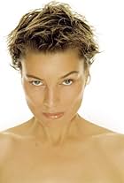 Photo of Elli Medeiros