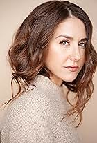 Photo of Erin Karpluk