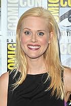 Photo of Janet Varney