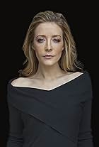 Photo of Jennifer Finnigan
