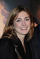 Photo of Julie Gayet