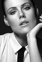 Kathleen Robertson Contact Info: [Fan Mail, Business, Autographs