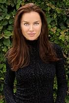 Photo of Lisa Arning