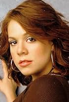 Photo of Lynsey Bartilson