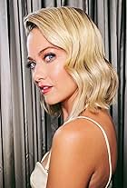 Meredith Hagner Contact Info: [Fan Mail, Business, Autographs, & More