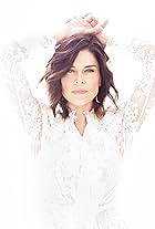 Photo of Neve Campbell