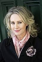 Photo of Roz Hammond