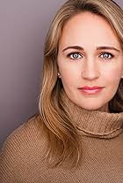 Sarah Thompson Contact Info: [Fan Mail, Business, Autographs, & More