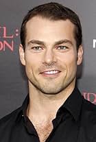 Photo of Shawn Roberts