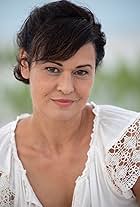 Sydney Penny Contact Info: [Fan Mail, Business, Autographs, & More