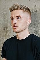 Photo of Toby Hemingway