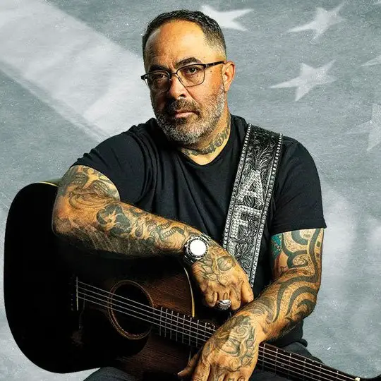 Photo of Aaron Lewis